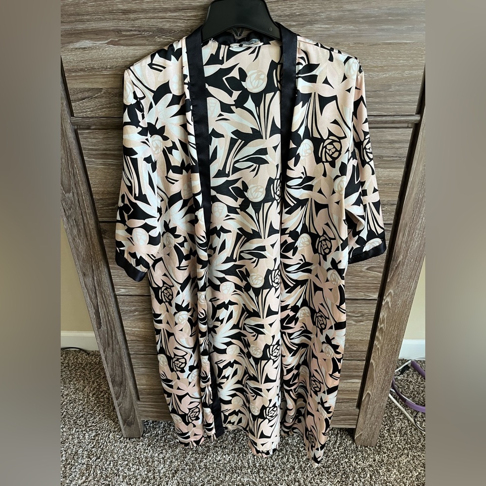 Floral satin robe with belt